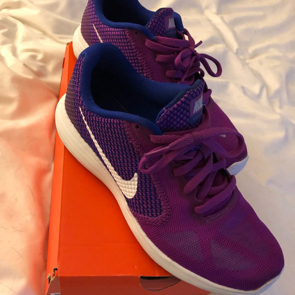Nike revolution